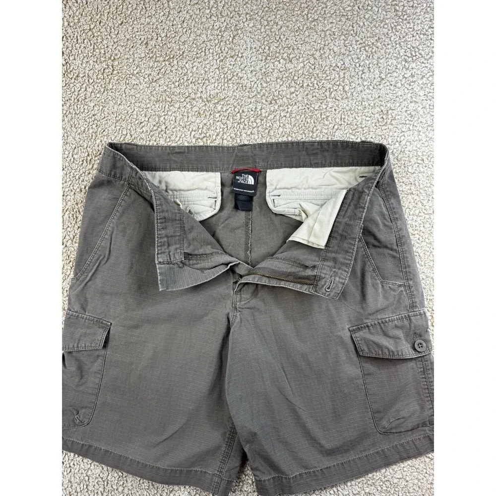 The North Face Men's Shorts Size 34 Gray Cargo Hiking Outdoor Casual